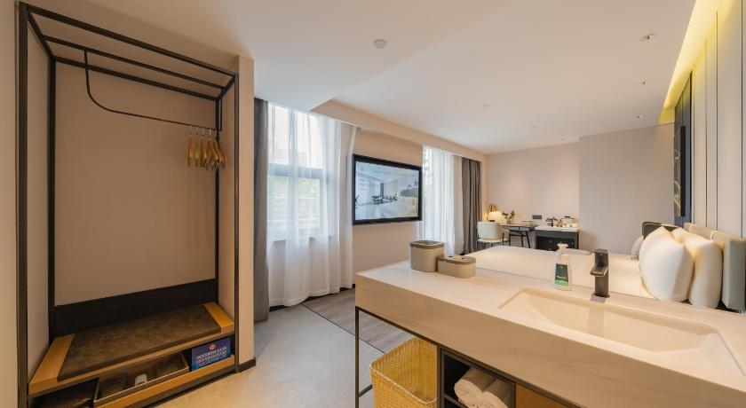 Image of Executive Double Room with Courtyard 2