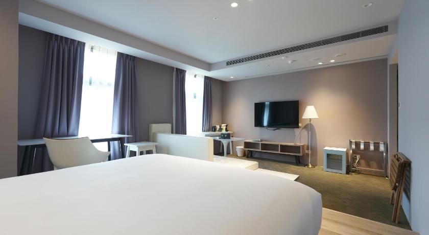 Taipei AKA Hotel 4-Star Hotel pool