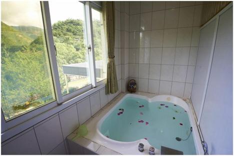 Bilde av Firemannsrom med badekar (Quadruple Room with Bath) 1