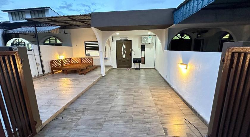 말라카 바투 베렌담의 프라이빗 하우스 (m², 침실 3개, 프라이빗 욕실 2개) (Gigie Themed Homestay, Musliim Only) 4성급 게스트하우스 수영장