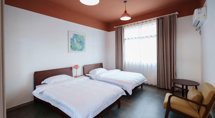 Tianmen Mountain Panorama & Cultural Art Exchange Hostel