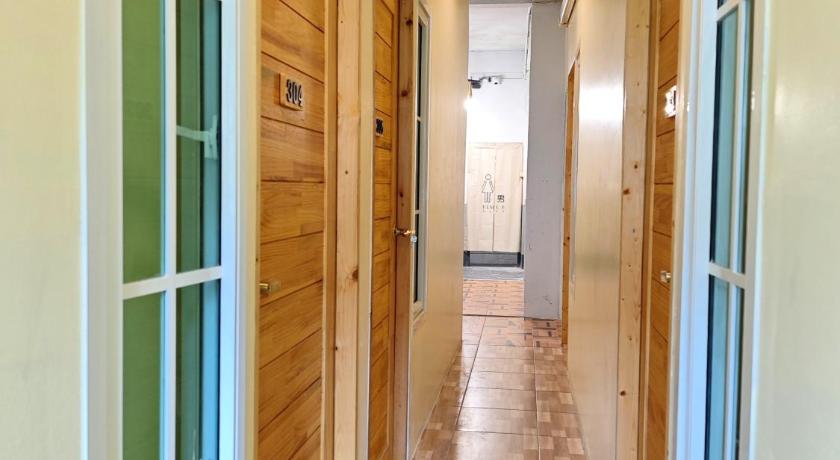 latitude 13 Room & breakfast - image 2