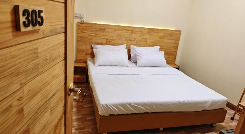 latitude 13 Room & breakfast - image 6