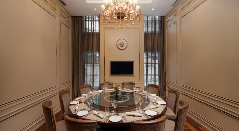 Bangkok Radisson Suites Bangkok Sukhumvit 4-Star Hotel restaurant