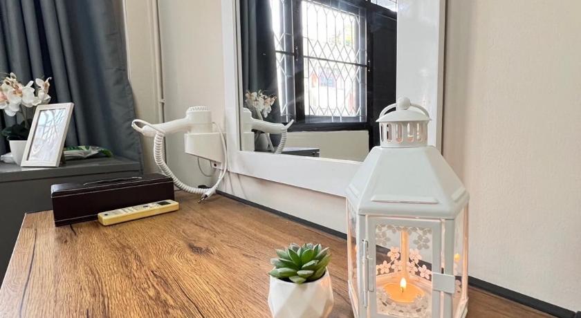 Bangkok The Cage Suites 3-Star Hotel exterior