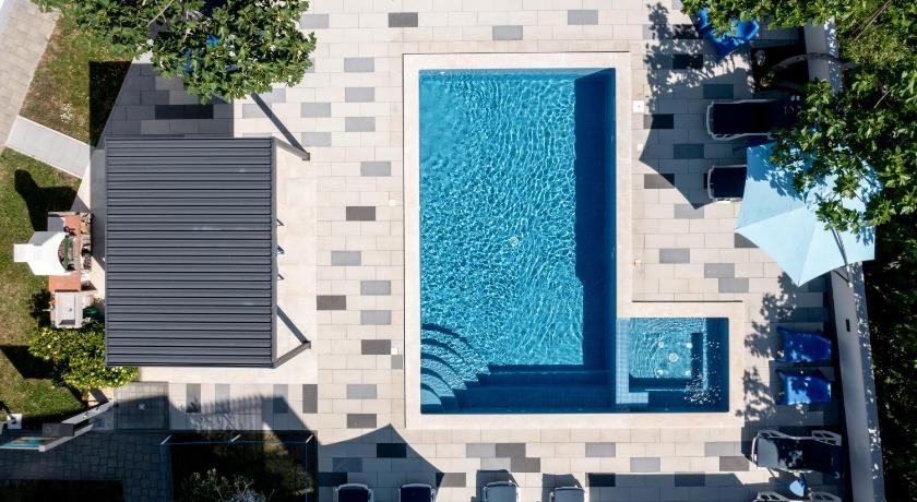 Adorami Apartments