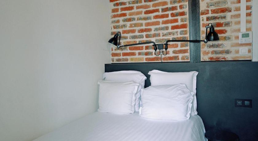 Image of Single Room 6