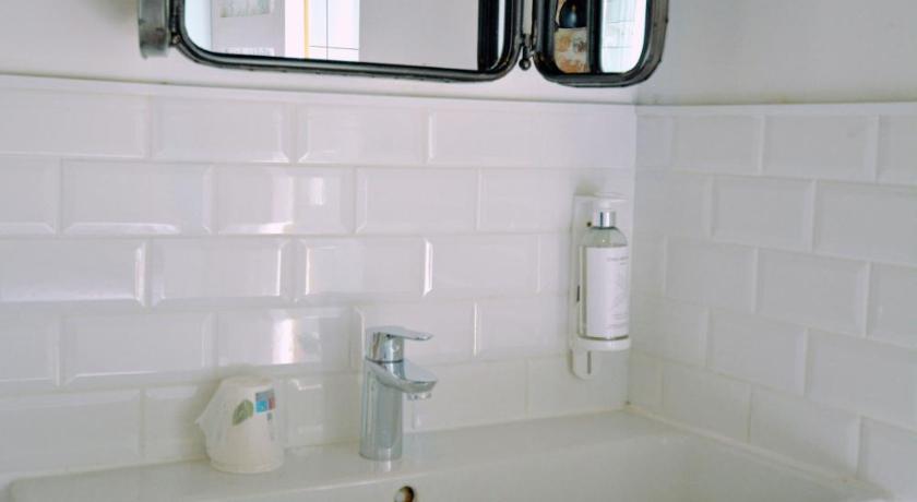 Image of Single Room 5