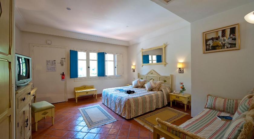 Szoba kétszemélyes ággyal vagy 2 külön ággyal (Double / Twin Room) fotója 0