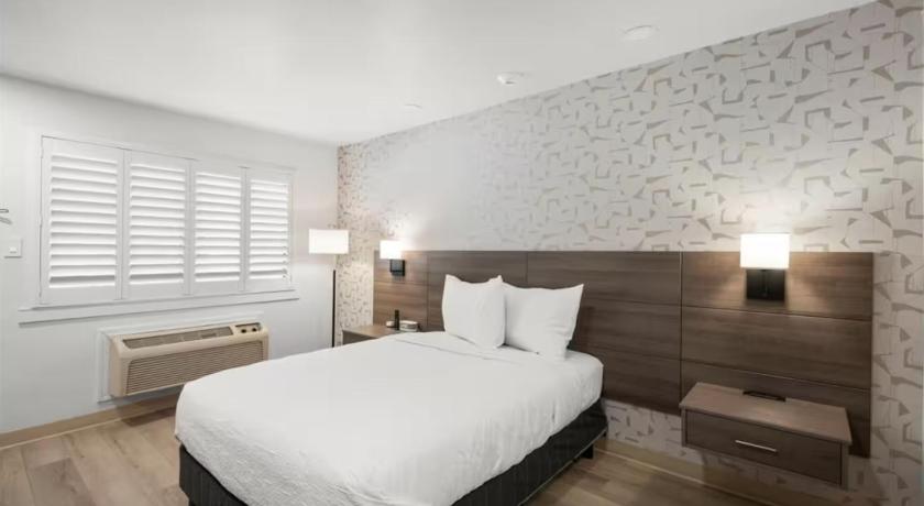 Image of Double Room with Two Double Beds 7
