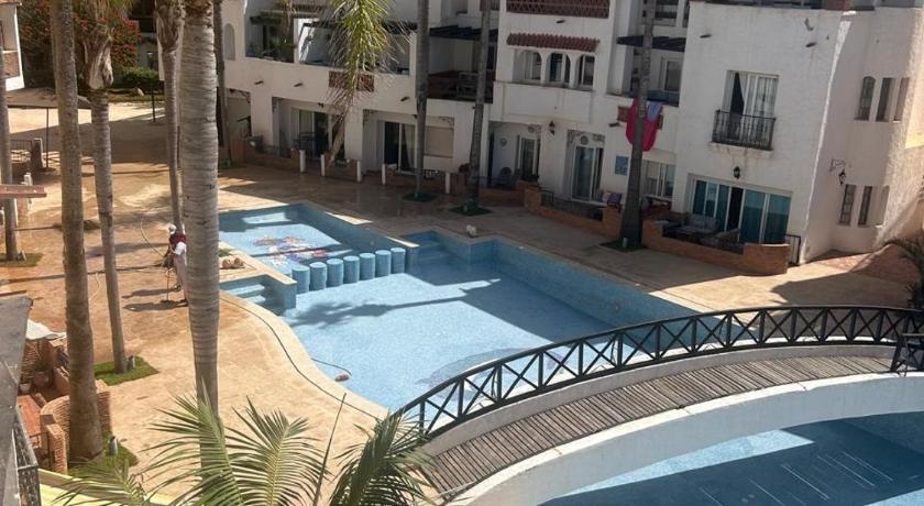 Apartment in a beachfront complex