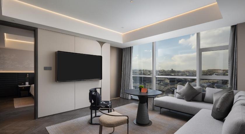 Image of Standard suite view 0