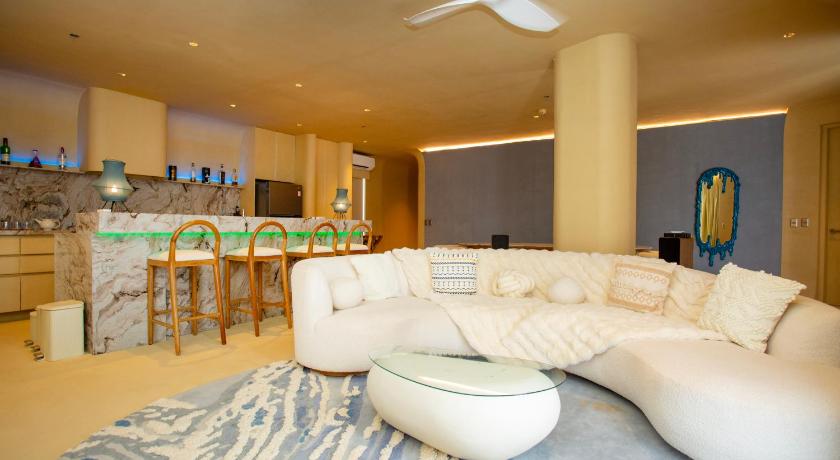 Image of 2 Bedroom Penthouse with Jacuzzi 8