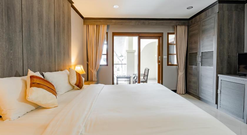 Image of Deluxe Double with Pool Access 0