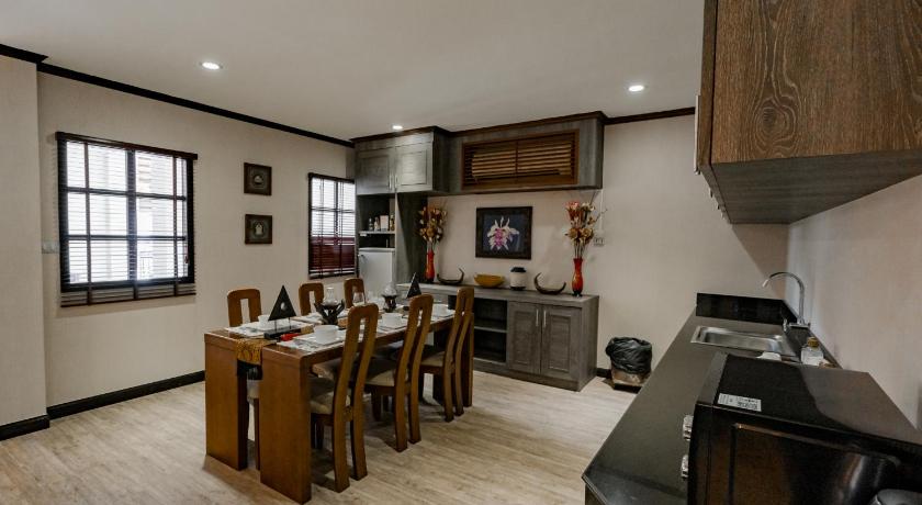 Image of Deluxe Suite 12