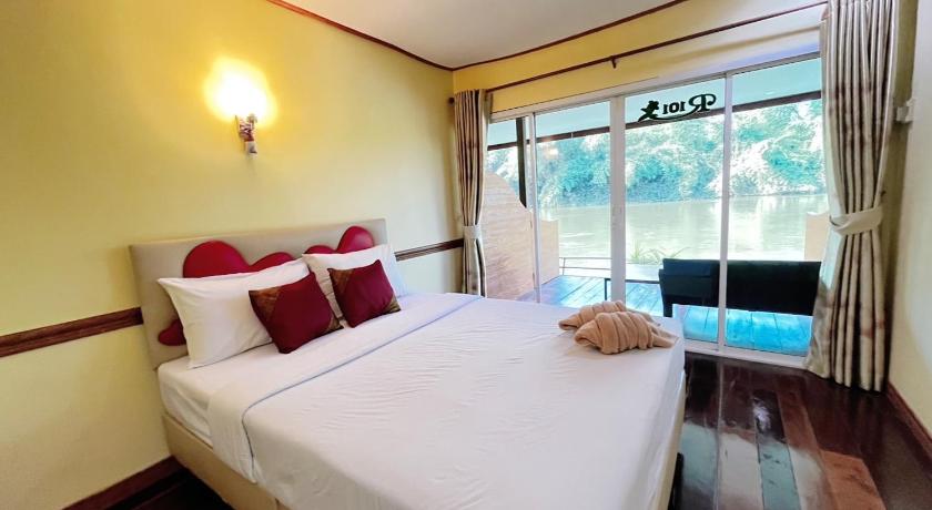 Image of Deluxe River View Raft 0