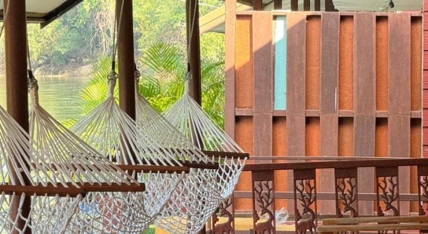 Image of Room On Raft 16