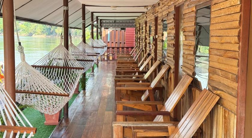 Image of Family Raft Room 4