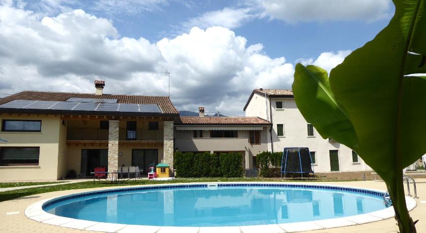 Bella Vita House - intera Casa Vacanze con giardino privato vicino ad Asolo e Monte Grappa