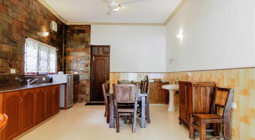 T Cherry Villa by Le Montfort - image 6