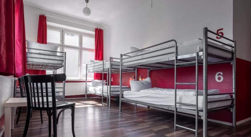 Ágy egy 6 személyes vegyes hálóteremben (Bed in 6-Bed Mixed Dormitory Room) fotója 1