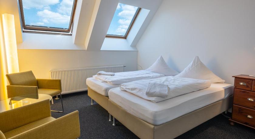 ベルリン Ballhaus Berlin Hostel ホテル プール