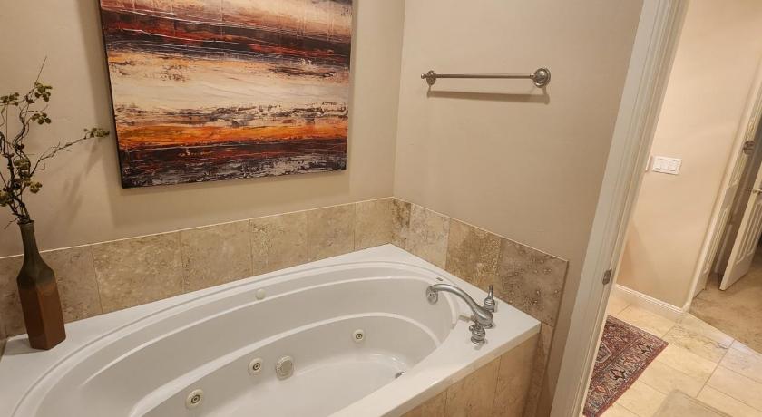 Huntsville Mountain Chalet Near Snowbasin, 2BR 4-Star Accommodation exterior