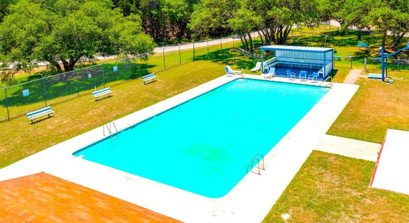 Canyon Lake (TX) Sunset Ridge 2King Beds Lake Hot Tub Pool 5-Star Accommodation view