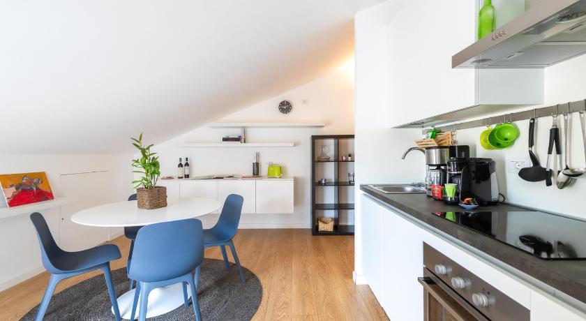 Modern Apartment with double terrace and parking