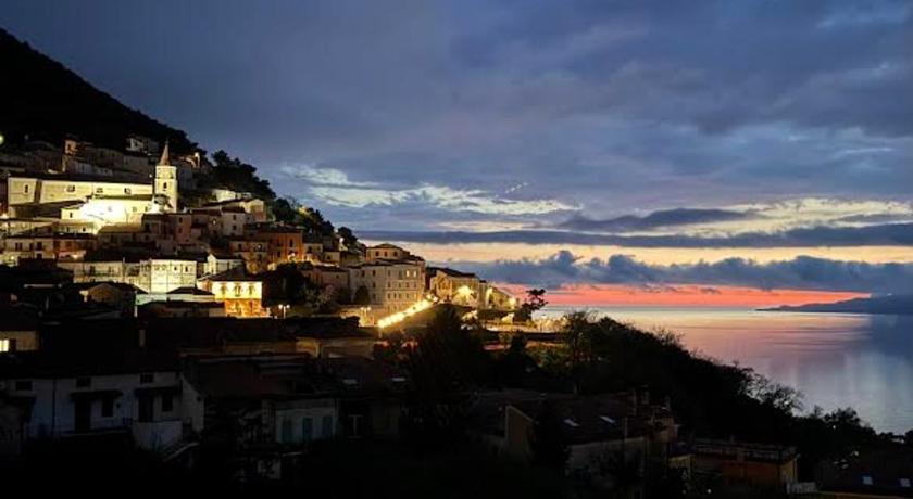 Mirabilia
