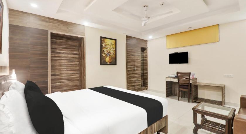 Super Townhouse Kankarbagh Formerly Kunwar Alcajars - image 38
