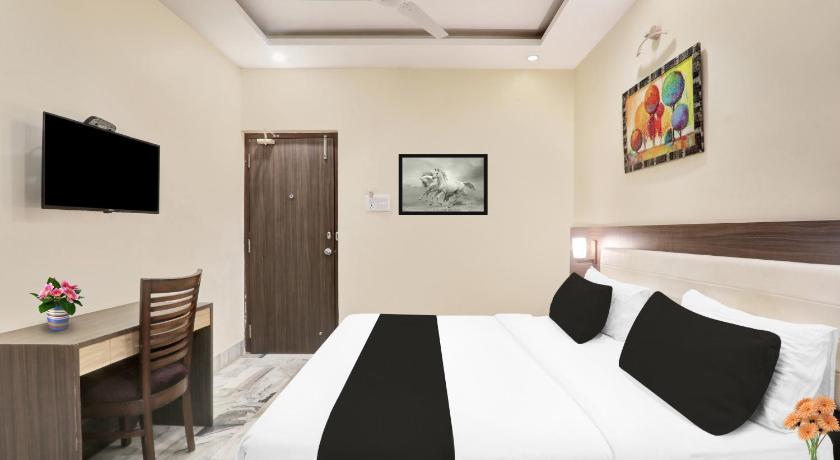 Super Townhouse Kankarbagh Formerly Kunwar Alcajars - image 43