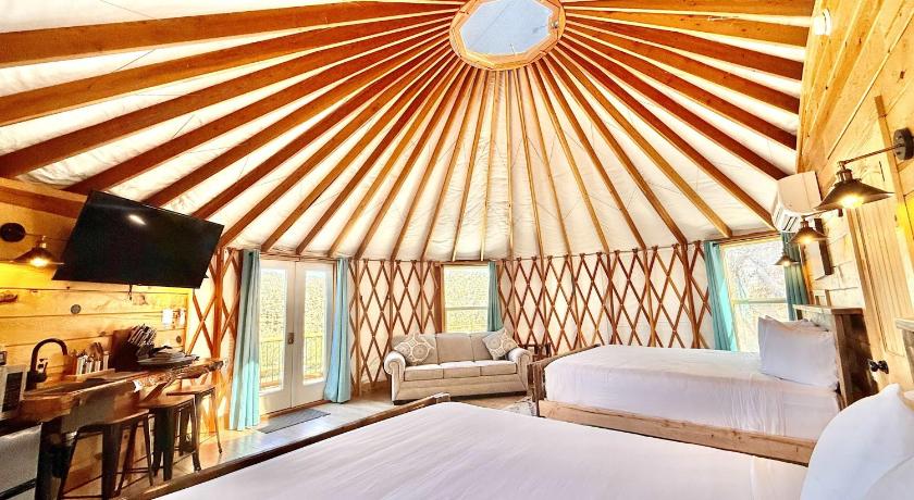 Yurt Overlook #3 with AC and Private Bath 2 Kings