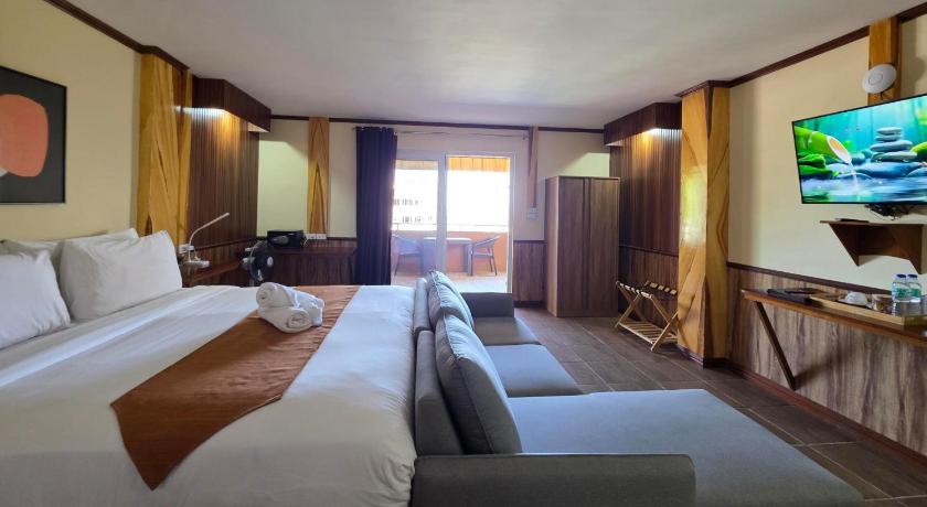 Image of Deluxe Suite 4