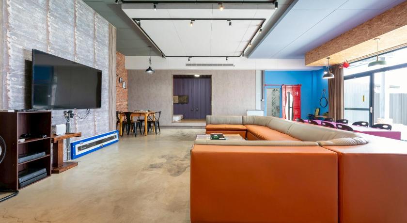 Image of Family Room 1