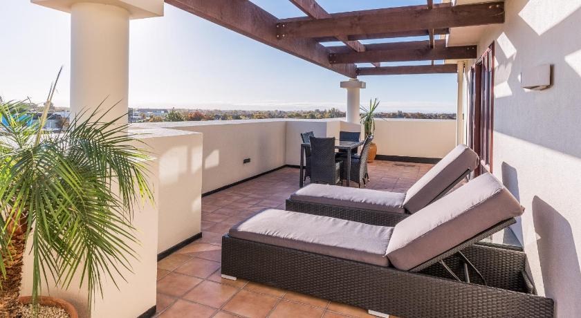 Image of Penthouse One-Bedroom Apartment 11