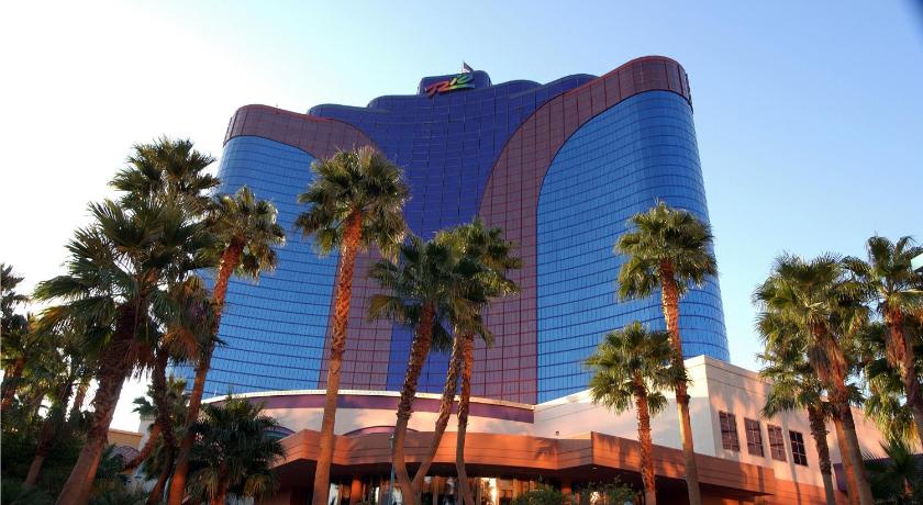 a large building with palm trees in front of it, Rio All Suite & Casino Hotel in Las Vegas (NV)