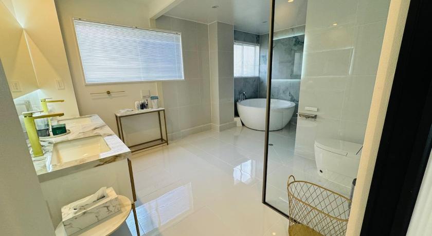 福岡 Luxury Hills 1500ｍ2超絶景パティオ サウナ BBQ 駐車場4台 プール ペット 空港そば 5つ星 シングルルーム スイート