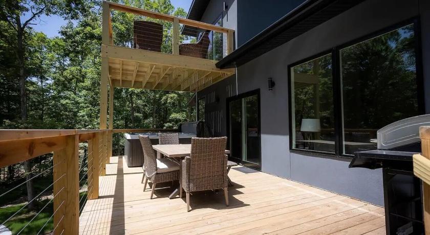 ベラビスタ Rocky Ridge Chalet Hot tub Woodland views on the Back 40 Trail 4つ星 宿泊施設 施設