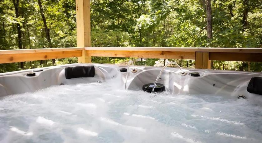 ベラビスタ Rocky Ridge Chalet Hot tub Woodland views on the Back 40 Trail 4つ星 宿泊施設 外観