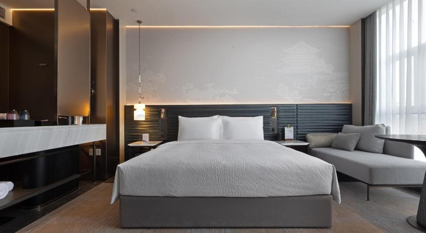 Image of Superior Double Room with Hutong View 0