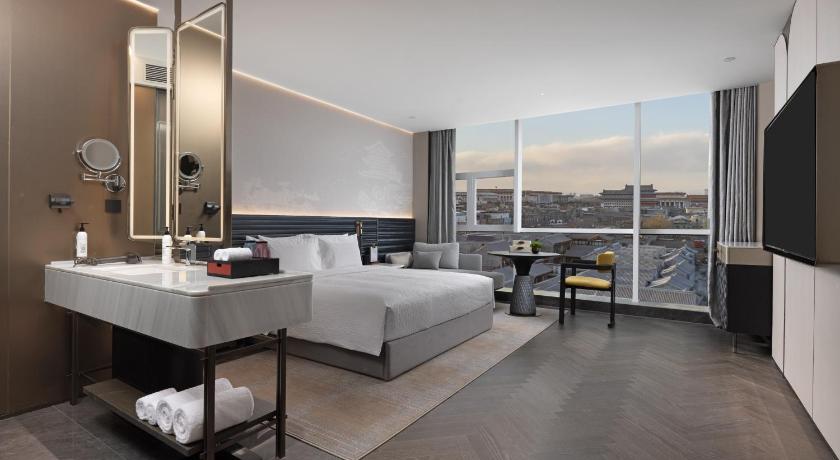 Image of Superior Double Room with Hutong View 1