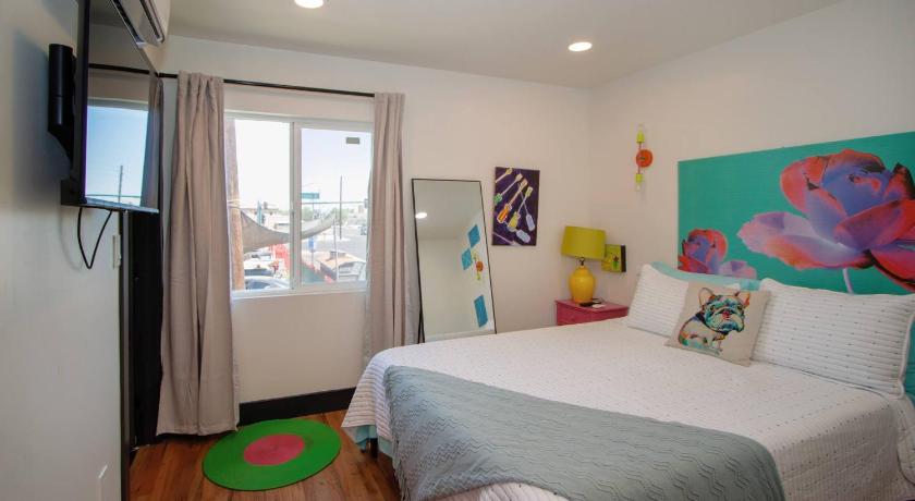 피닉스 (AZ) Charming NEW Retreat, Prime Location Mins to DT & PHX Airport 4성급 숙소 전망
