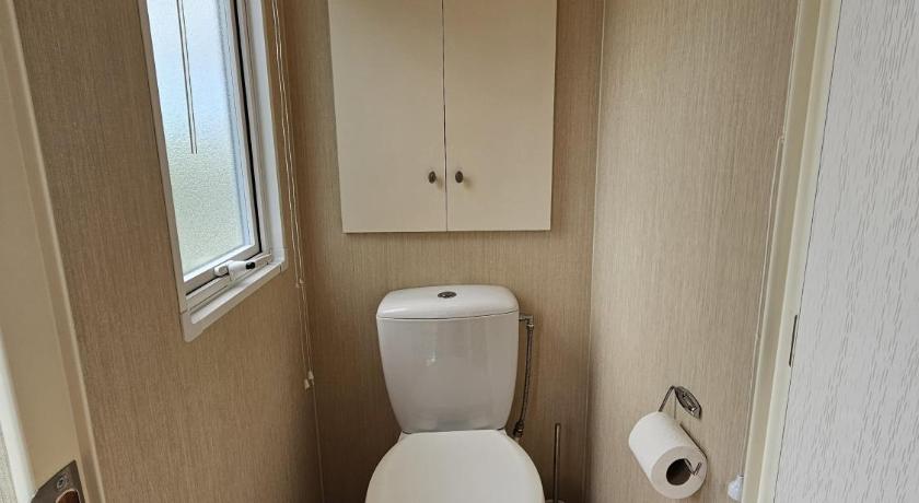 Rotterdam Chalet De VeerWater in Recreatiepark De Veerstal 4-Star Single Room exterior