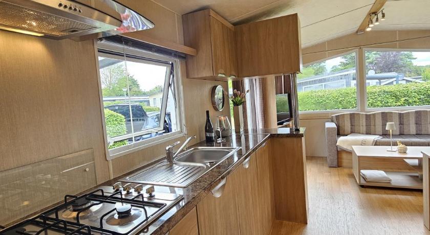 Rotterdam Chalet De VeerWater in Recreatiepark De Veerstal 4-Star Single Room pool