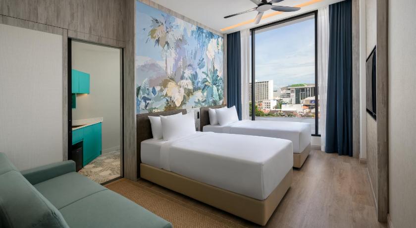 Fifth Avenue Hotel - image 26