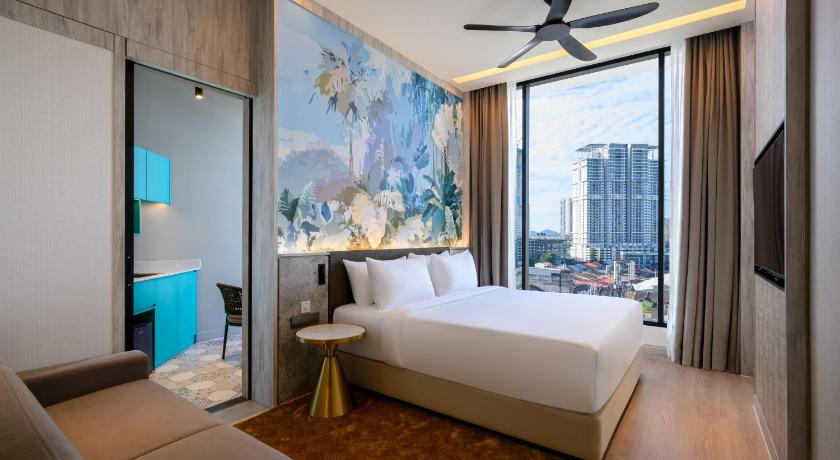 Fifth Avenue Hotel - image 20