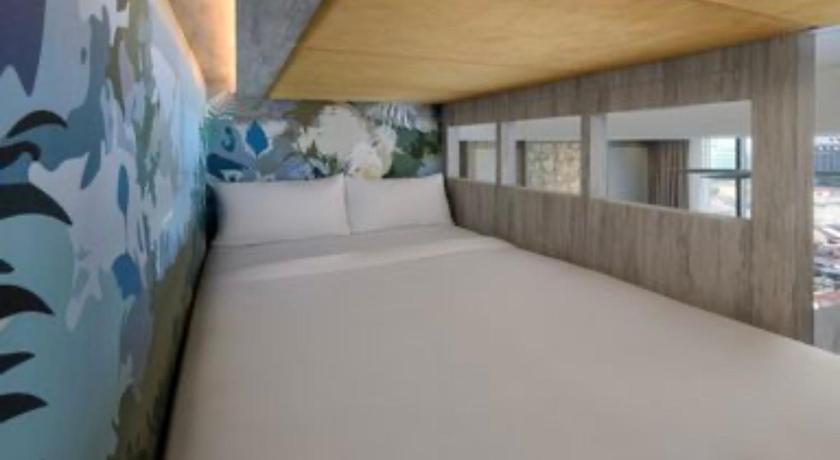 Fifth Avenue Hotel – Penang Island, NY