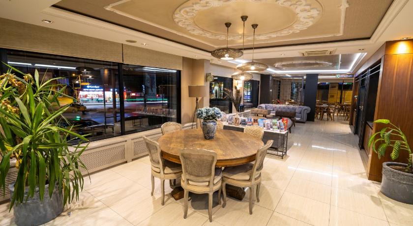 K Suites Hotel - image 5