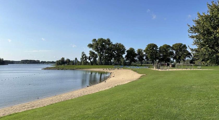 Rotterdam Chalet De VeerWater in Recreatiepark De Veerstal 4-Star Single Room restaurant